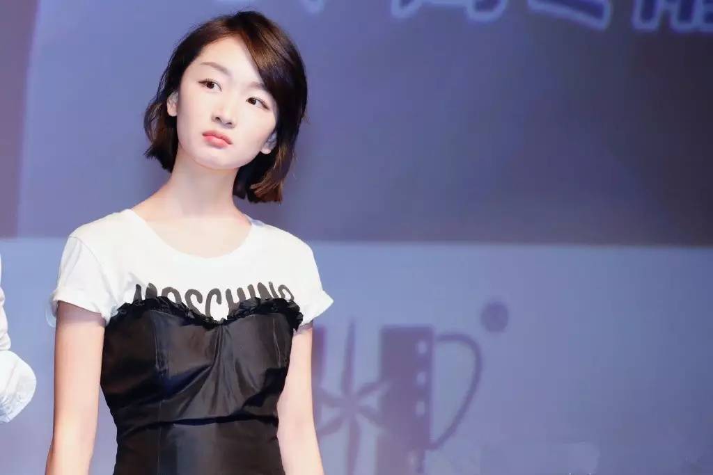 宋佳和杨幂穿衣搭配,杨幂宋佳靠一个发型变少女