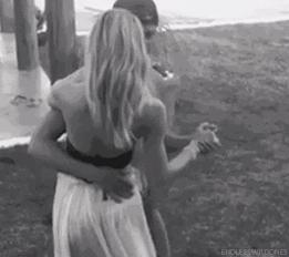 上帝の光|穿衣服对她是种浪费,生的孩子叫腰精的后裔