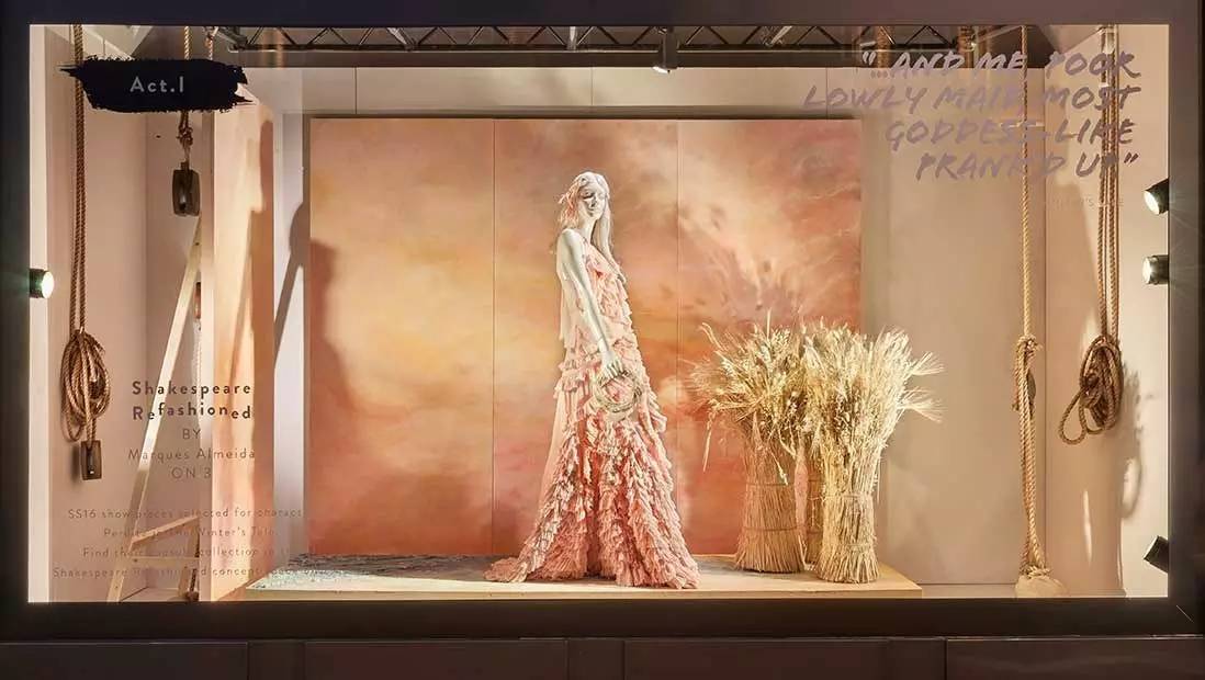 不必花钱去剧院，这间商店里每次转身都是一出精装大戏