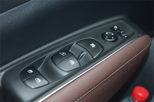 试驾2011雷诺科雷傲,2013款雷诺科雷傲进口2.5试驾