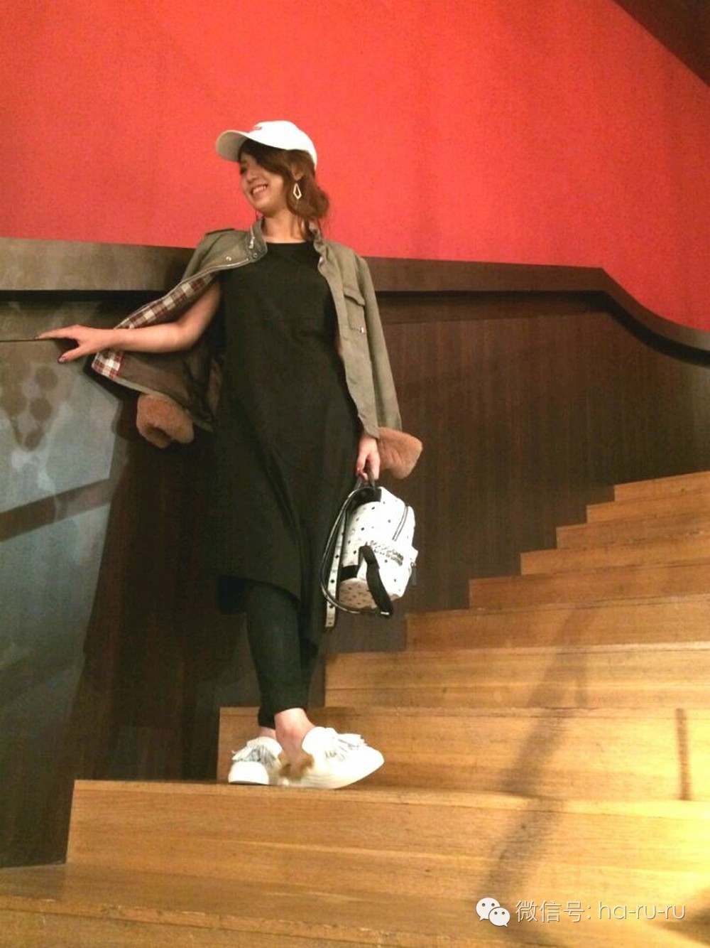 怎么看待mcm山寨包包,mcm包双肩搭什么颜色衣服