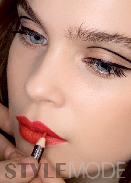 黄皮肤适合迪奥什么颜色口红,适合中老年黄皮肤的口红推荐