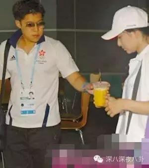 坐拥百亿身家,路边买20元童装,这对豪门夫妇最让人心旷神怡