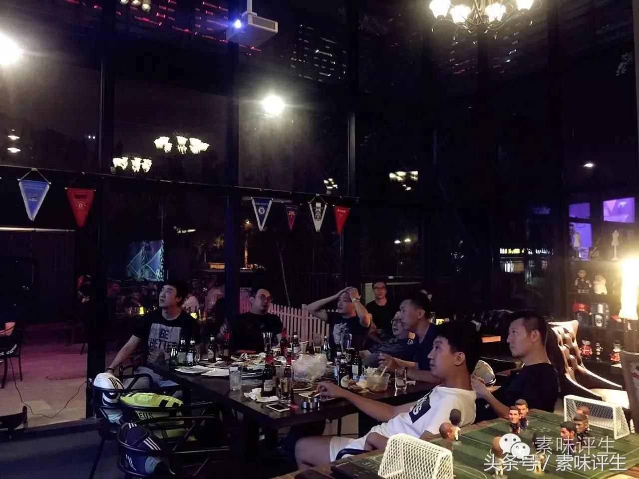 足球元素的酒吧,天空休闲足球酒吧