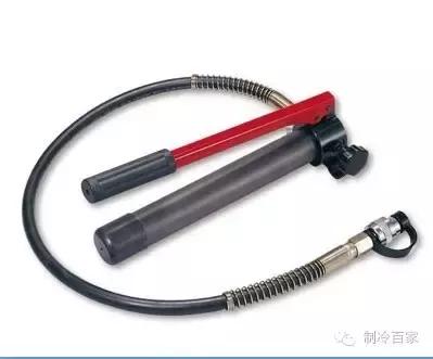 空调加氟加冷冻油的方法视频教程,汽车空调冷冻油正确加注方法教程