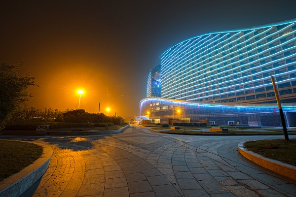 武汉依然繁华,武汉三个烟火气和浪漫的城市