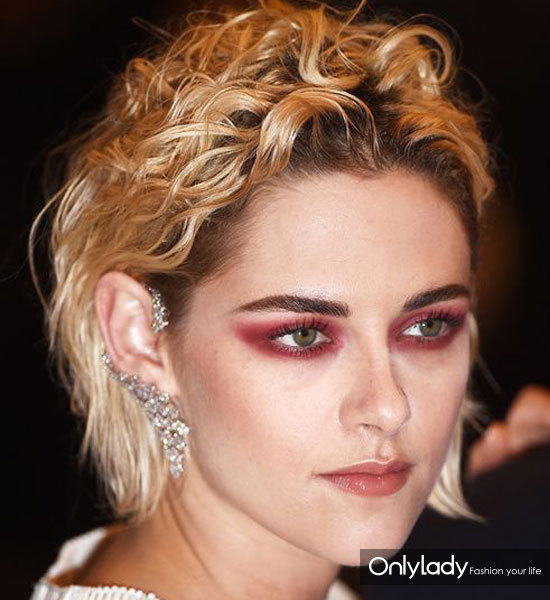 乔妹换上“绵羊卷”发型呆萌可爱邓紫棋允儿莫文蔚都梳起来了！