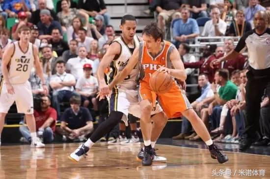 篮球过人招式贴防,在家练背后假转身运球过人