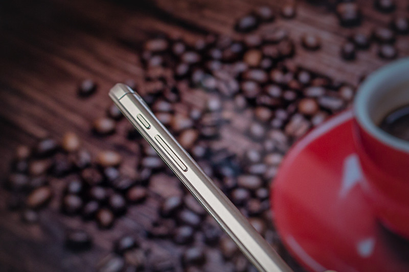 微信QQ能八开,刷脸手机小辣椒S33才安全