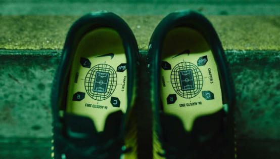 c罗上脚刺客十二彩虹配色,刺客c罗专属配色