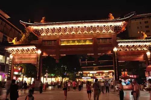 错过了117，还有大礼放送，十条小吃街塞给你