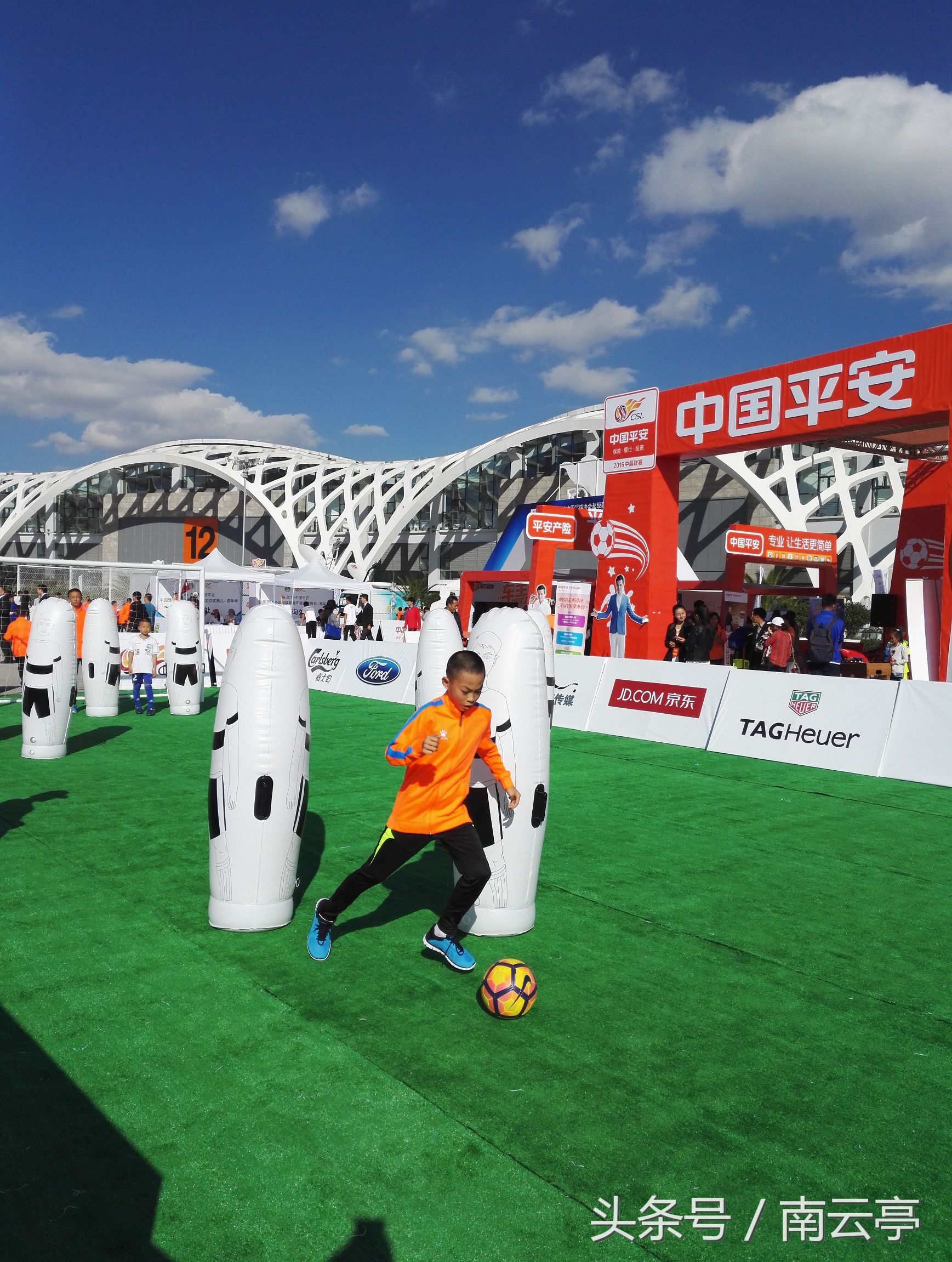 中超夺冠颁奖礼,中超颁奖小姐姐