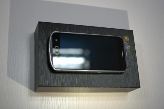 吴京专用手机玩吃鸡,agm手机吴京