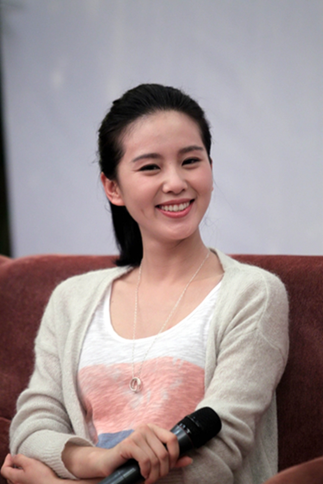 马尾都是明星范儿,又到头发起电时,你怎么办?