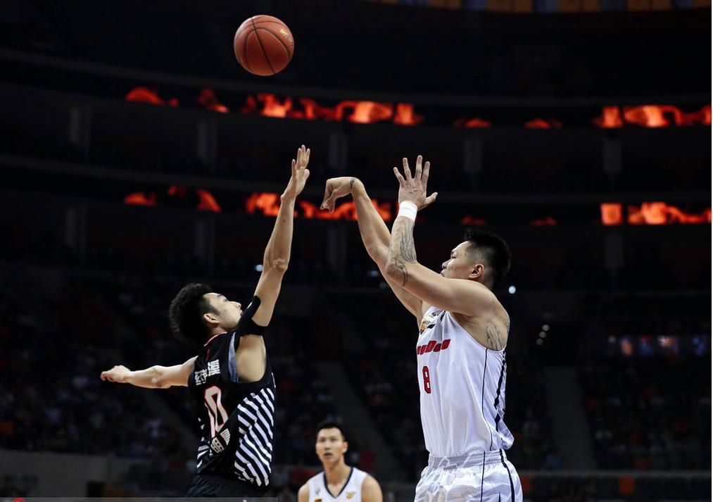 “万分先生”狂吃蛋网友调侃：输球才能做掉杜锋上位