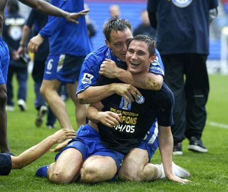 足球场上的三大经典之吻,足坛史上最强兄弟情