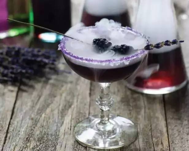 万圣节尖叫鸡尾酒,无酒精鸡尾酒万圣节