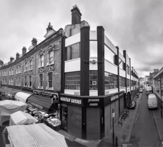 范冰冰龙袍博物馆,范冰冰龙袍被哪个国家收藏了