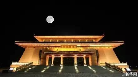 错过再等18年！昨晚的超级月亮太给力，穿透雾霾把梦照亮！