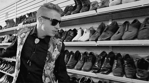 还在穿小白鞋吗,还在穿冬天的鞋子