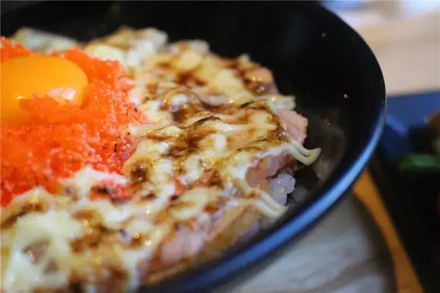 潮牌大叔开在厦门的平价日料店！吃一碗来自墨尔本の销魂牛舌饭~
