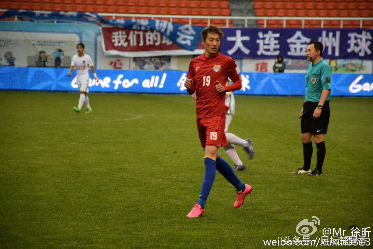 大连金靴,足球十大中锋巴斯滕