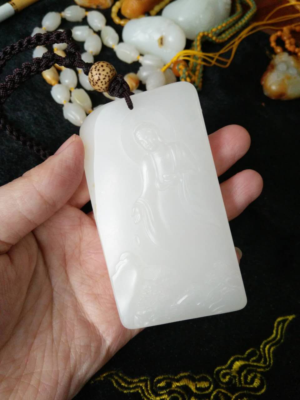 和田玉中我们追寻那么多年的“羊脂白玉”到底是怎样的白？深度！