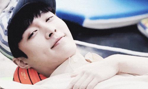 侯佩岑被骂,张艺兴侯佩岑