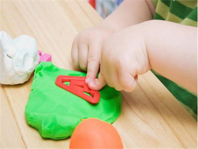 妈妈要告诉孩子这些物品要远离,家用哪些用品对宝宝有伤害