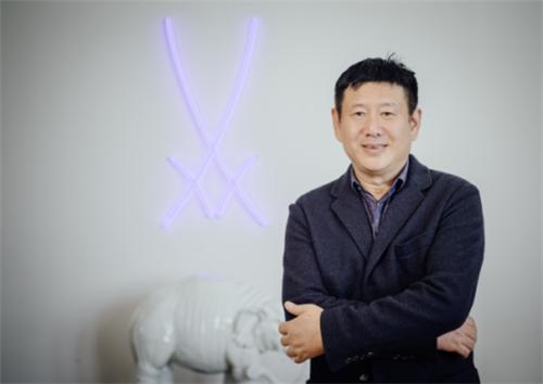 周春芽先生·梅森瓷艺全球首件绿狗瓷雕塑暨桃花瓷画限量发表