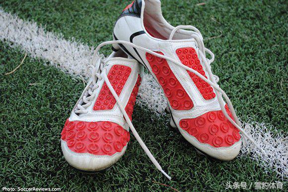 史上最顶级的足球鞋,如何设计一个超级炫酷的足球鞋