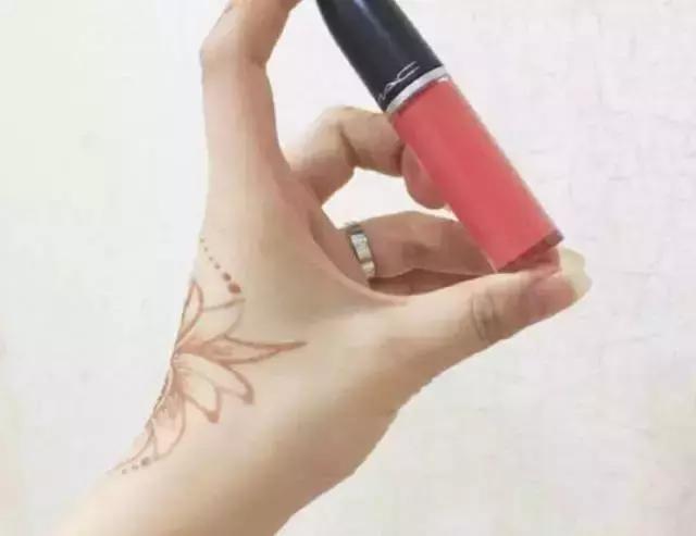 拯救黄皮妹，这些口红让你白两度