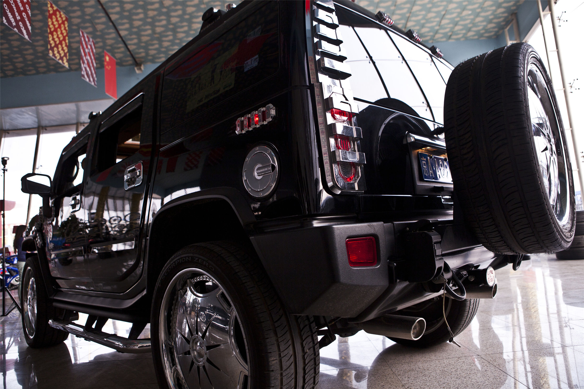 h2悍马爆改,悍马h2国外顶级改装