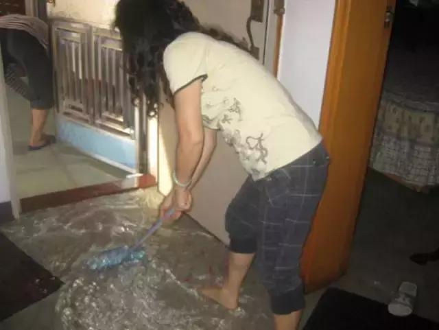 新房装修好墙面漏水,新房漏水墙面要不要处理