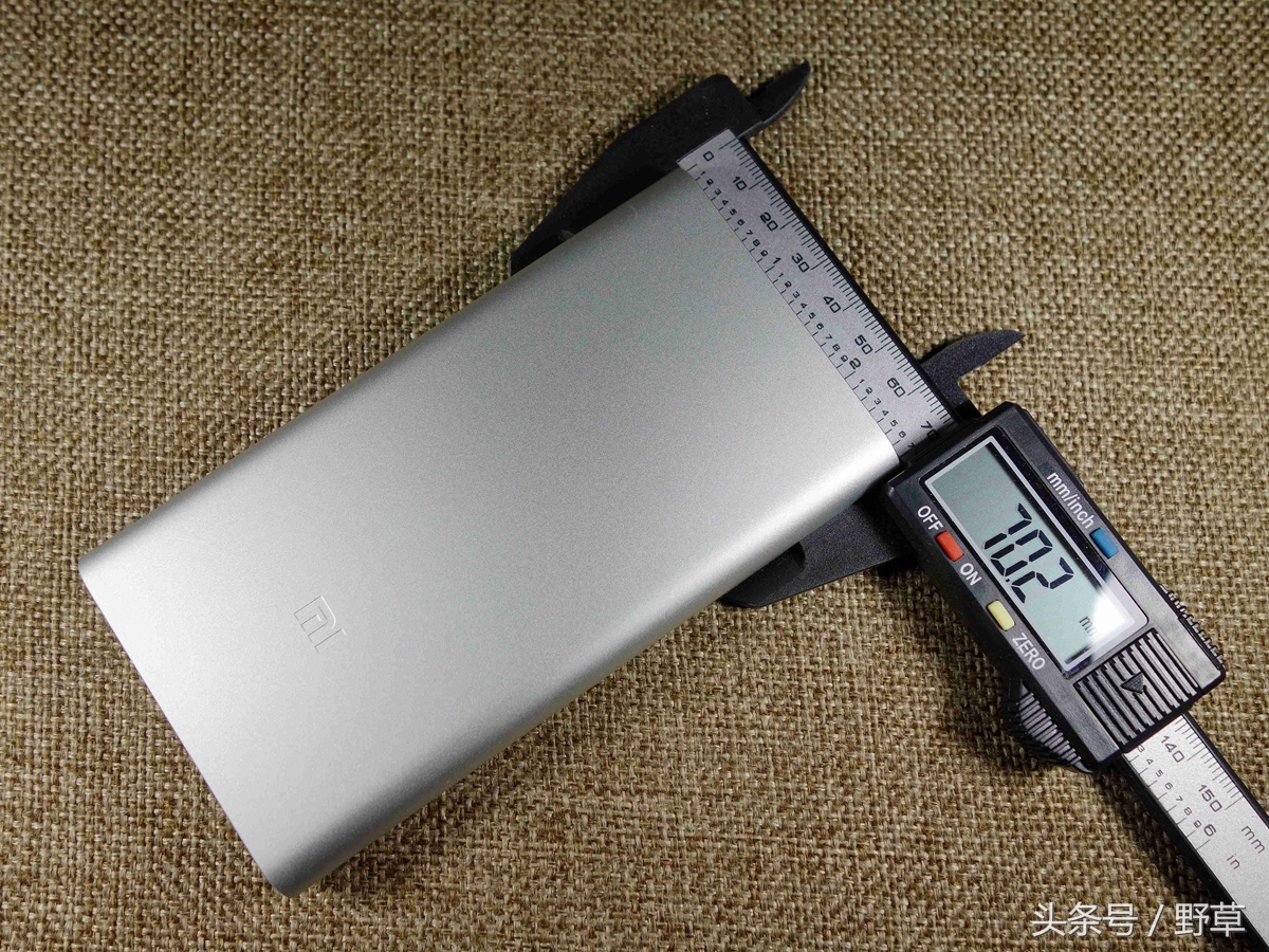 小米移动电源2按键功能,小米移动电源2和3区别