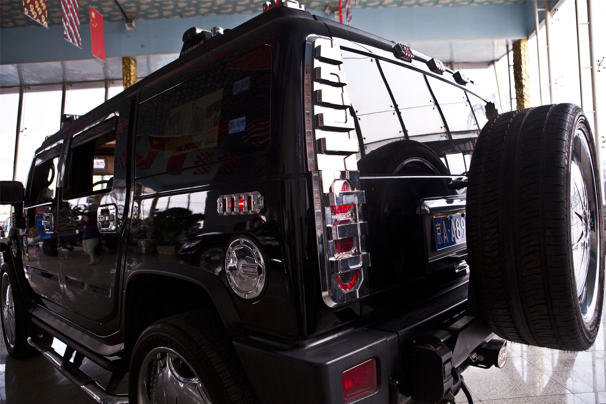 h2悍马爆改,悍马h2国外顶级改装