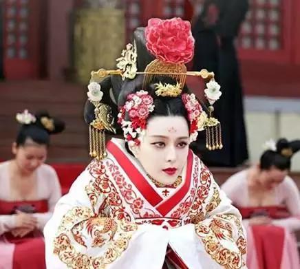 *今条头日**、抢票11元、小编邀你共赏一部不狗血的穿越剧！