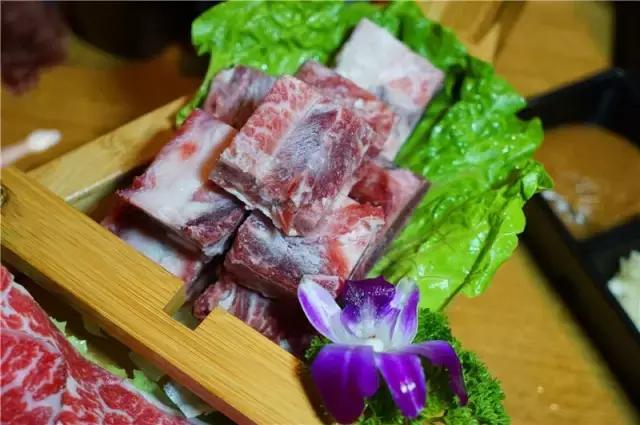 22蚊！足料进口牛肉云吞面超多料！还有重量级进口牛肉船上岸！