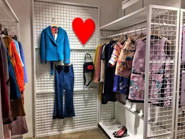 探店衣服咖啡店,探店时装店