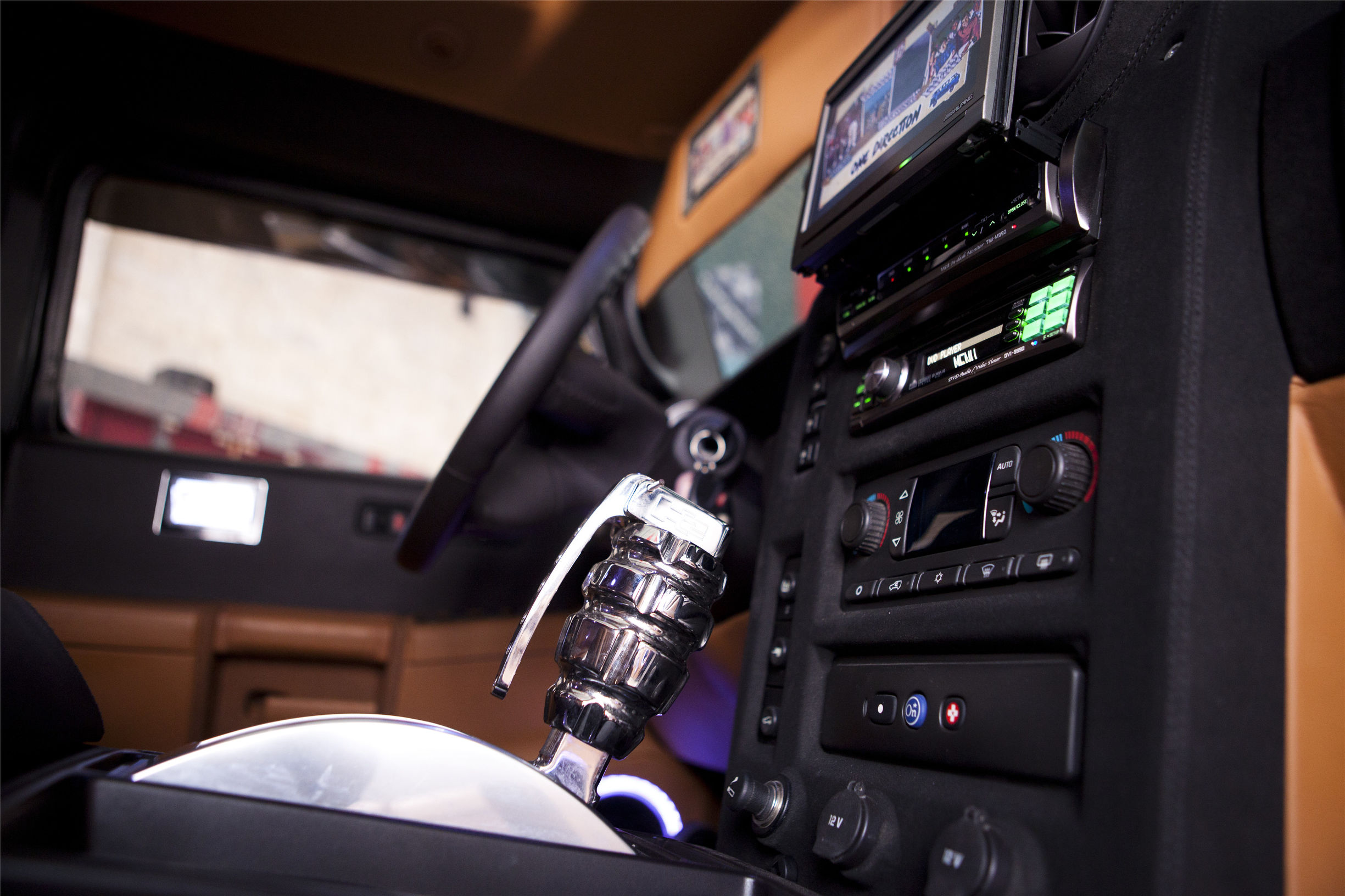 h2悍马爆改,悍马h2国外顶级改装