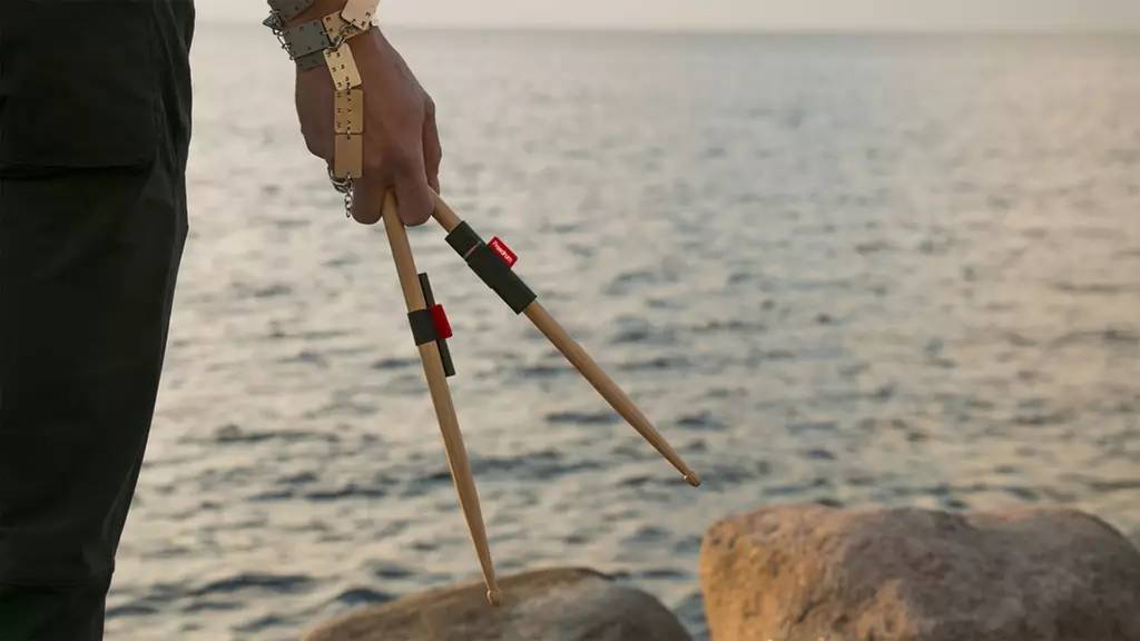 这个可随身携带的电子鼓槌，让你随时随地打架子鼓