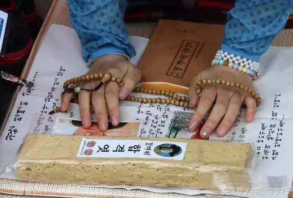 韩国高考也疯狂，考前祭祀大猪头祈福考生金榜题名