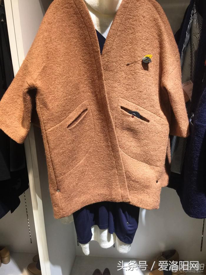 实拍：在洛阳200和2000的大衣到底哪不同，真相在这