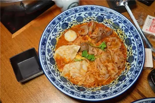 22蚊！足料进口牛肉云吞面超多料！还有重量级进口牛肉船上岸！