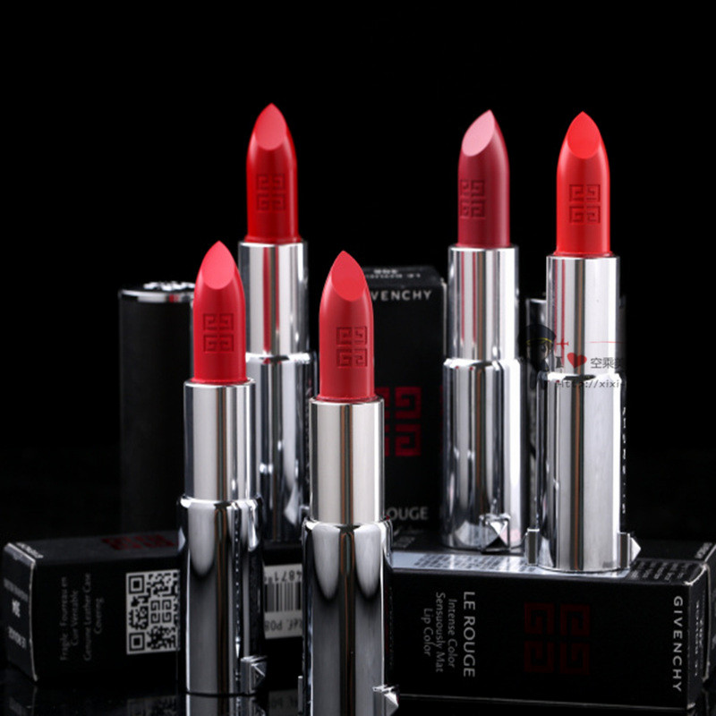 一支好的口红能让瞬间变得有精神有气质~