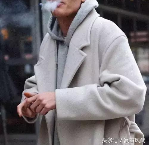 连帽卫衣今年很流行,长款连帽卫衣怎么穿才好看