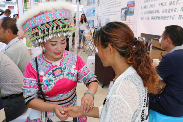 苗医刮痧,苗医刮骨疗法