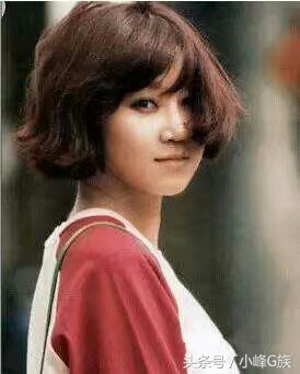 女生修饰大脸的发型,大脸女生适合的发型简约气质