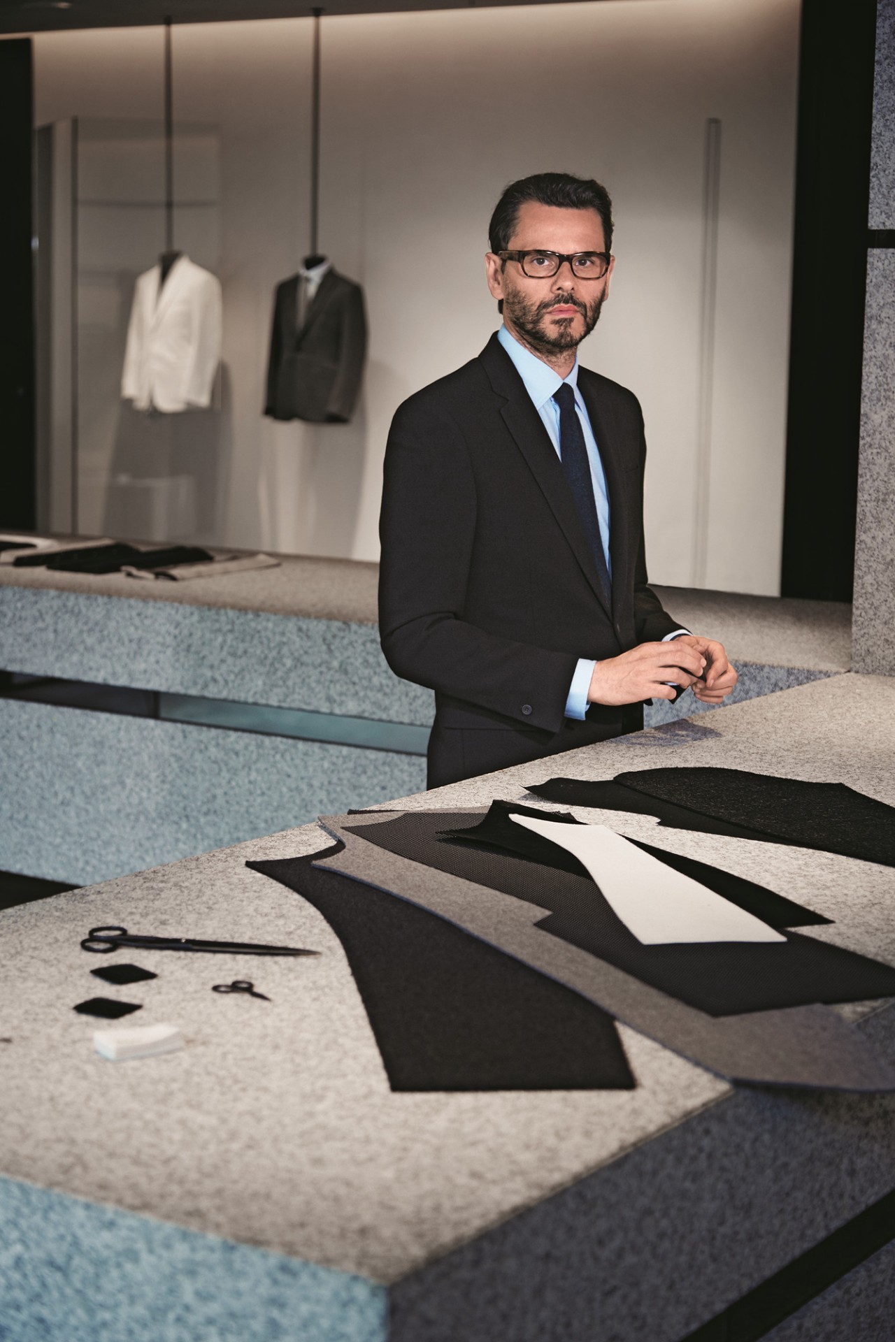 霓裳影｜还穿成衣？NoNoNo，西装还是定制的好