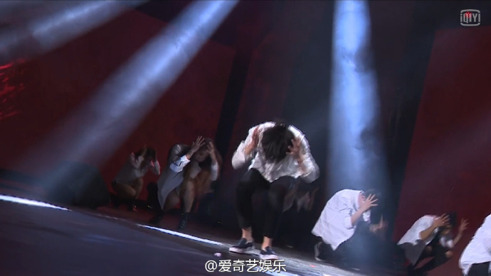 易烊千玺生日会舞蹈视频爵士,易烊千玺生日演唱会舞蹈完整高清